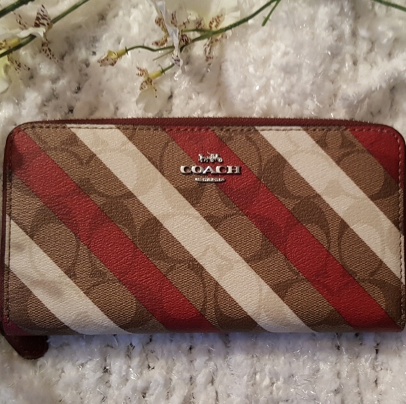 ๐HP๐Authentic Coach Accordion zip wallet in signature canvas - Picture 3 of 6